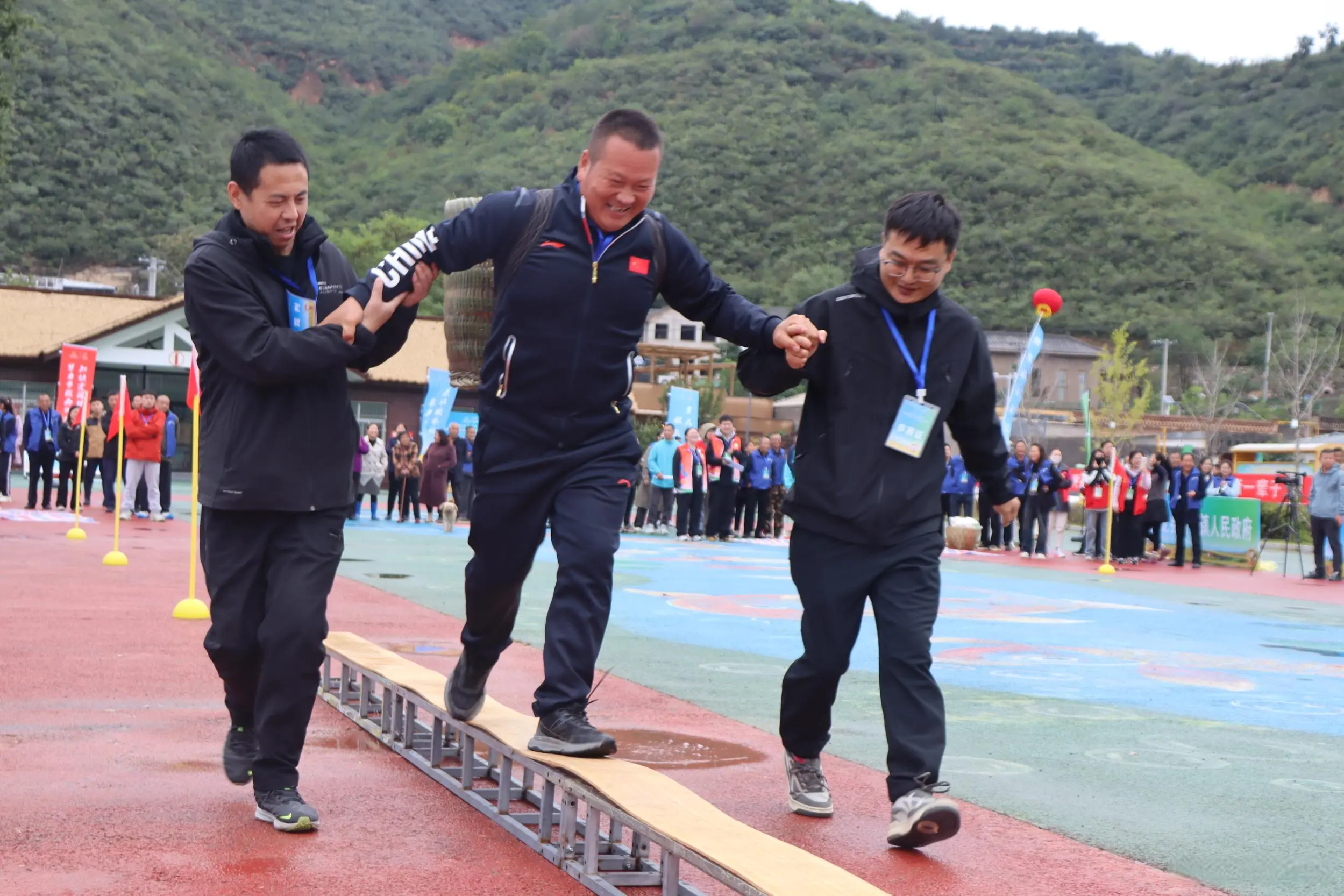 div, msn, 队员们紧握