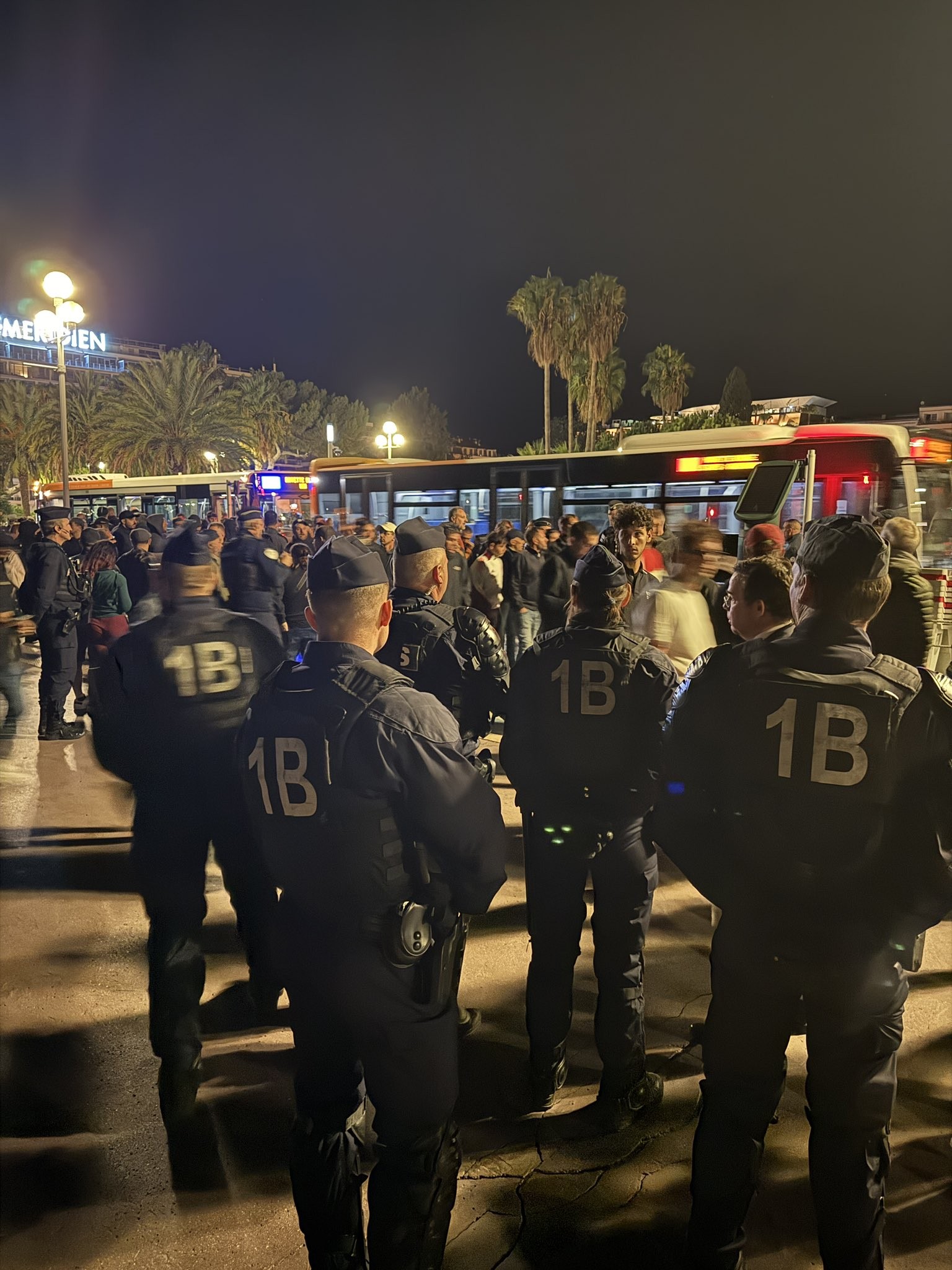 人将被追究, 持械准备与